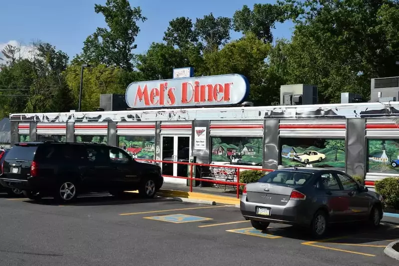 mel's diner in pigeon forge