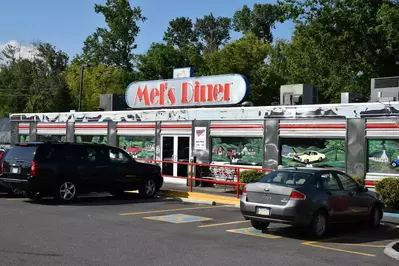 mel's diner in pigeon forge