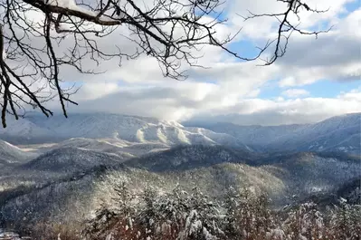 Beautiful photo of the Smoky Mountains covered in fresh snow