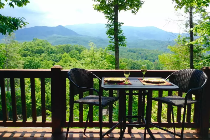 Gatlinburg cabin with mountain view