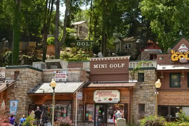 Mini golf at Gatlin's Smoky Mountain Fun.