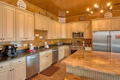 highlands view lodge kitchen