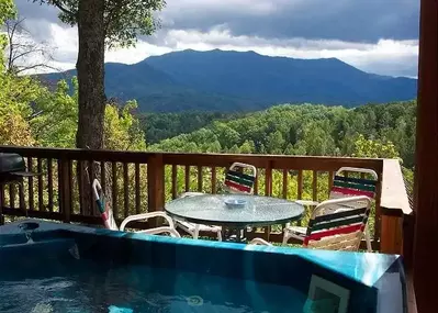 Secluded Gatlinburg cabin with mountain view