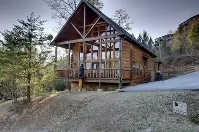 Bear_Crazy_4_bedroom_cabin_rentals_in_Gatlinburg_TN