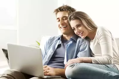 Couple_enjoying_computer_time_together