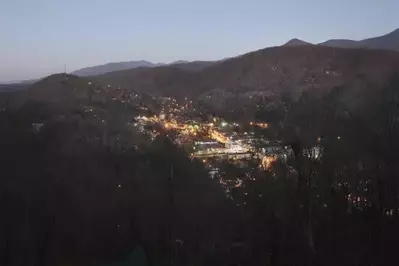 View_of_downtown_Gatlinburg_from_a_cabin_in_Gatlinburg