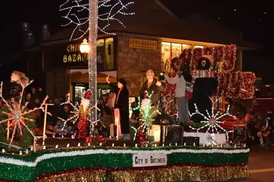 Christmas_float_in_the_Gatlinburg_Christmas_parade