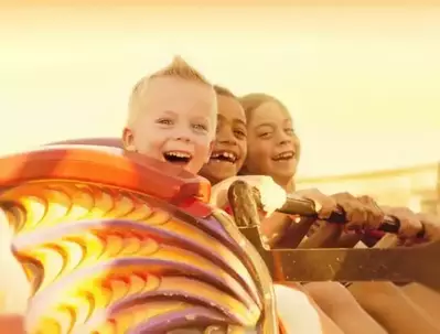 Kids_On_Rollercoaster