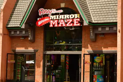 ripleys-mirror-maze