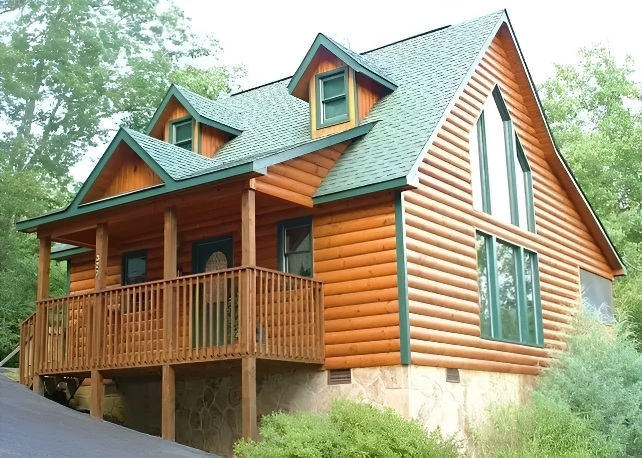 The exterior of Bearadise, a Gatlinburg TN mountain cabin.