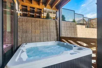 SLEEPING BEAR LODGE