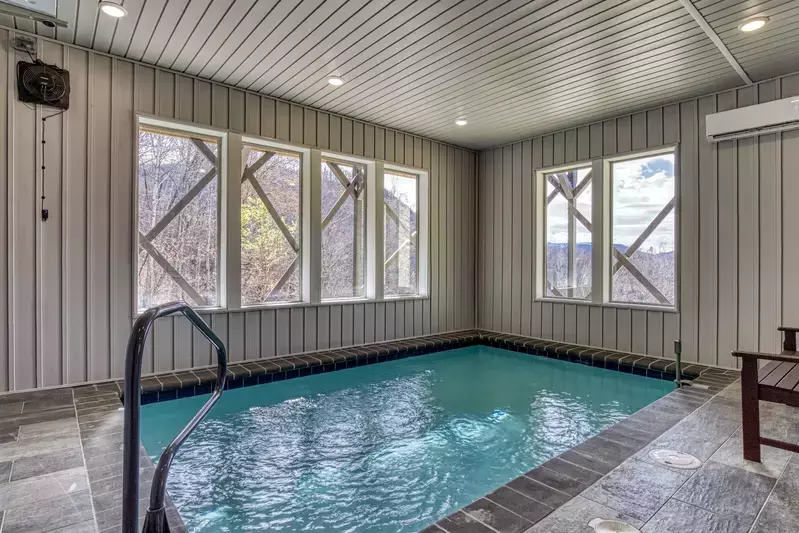 Topside Mountain Splash indoor pool