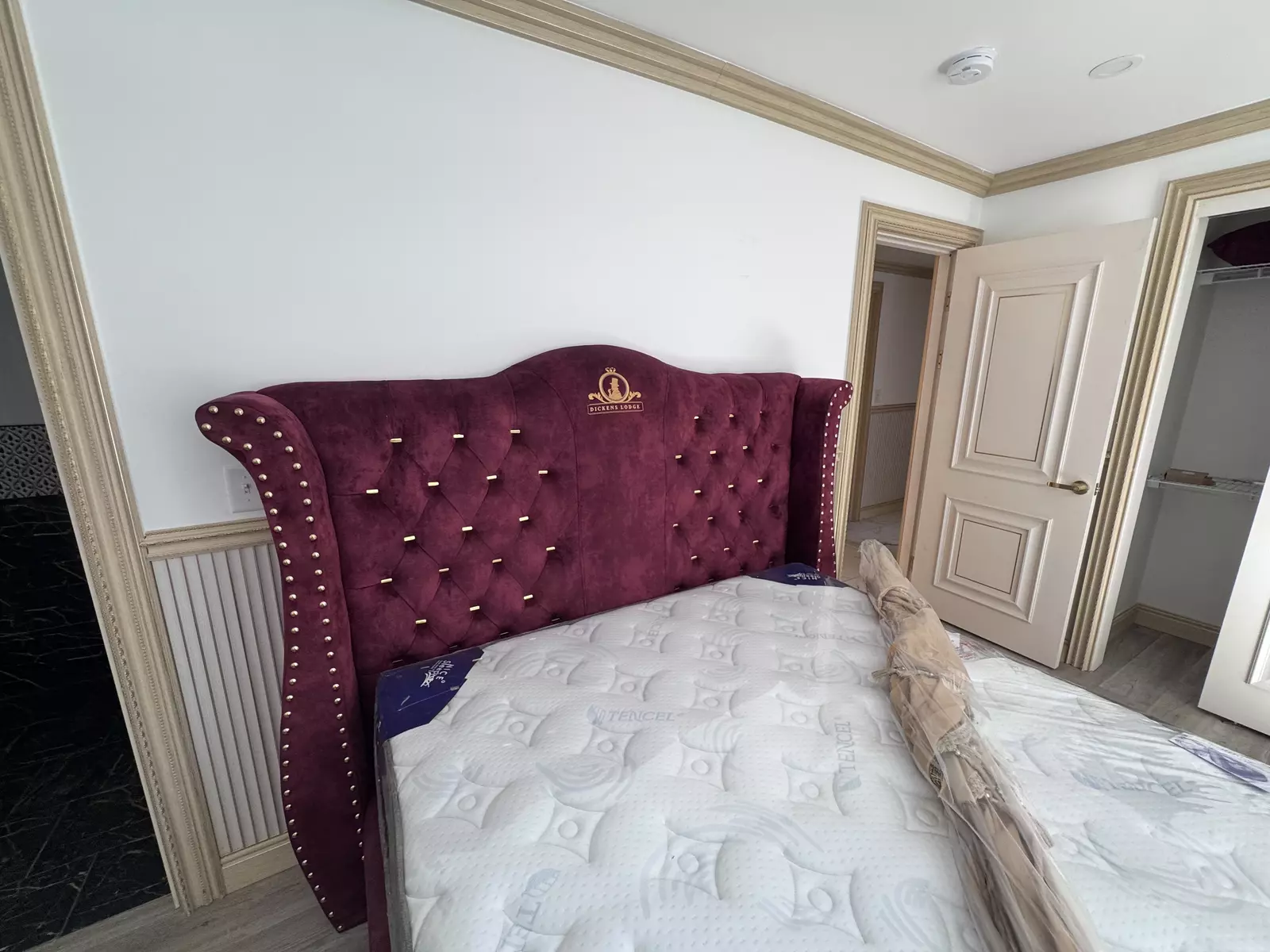 DICKENS LODGE