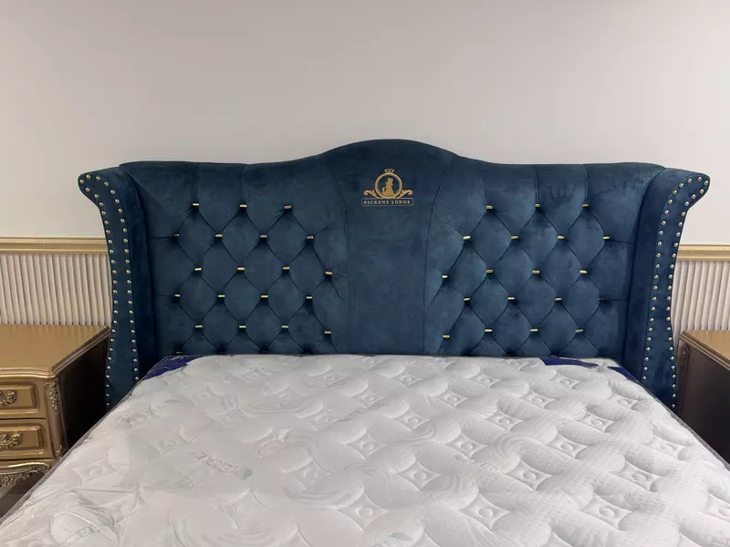 DICKENS LODGE