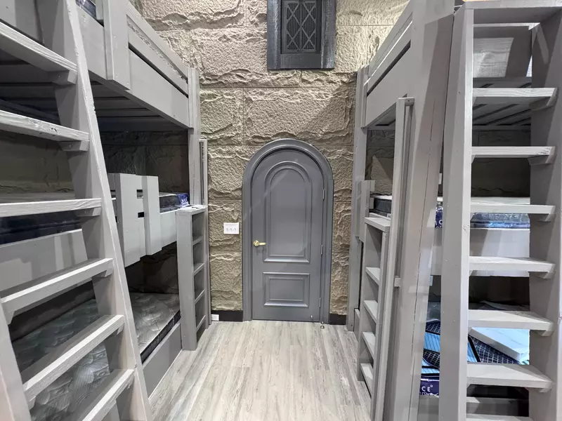 DICKENS LODGE