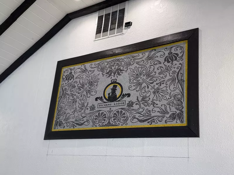 DICKENS LODGE