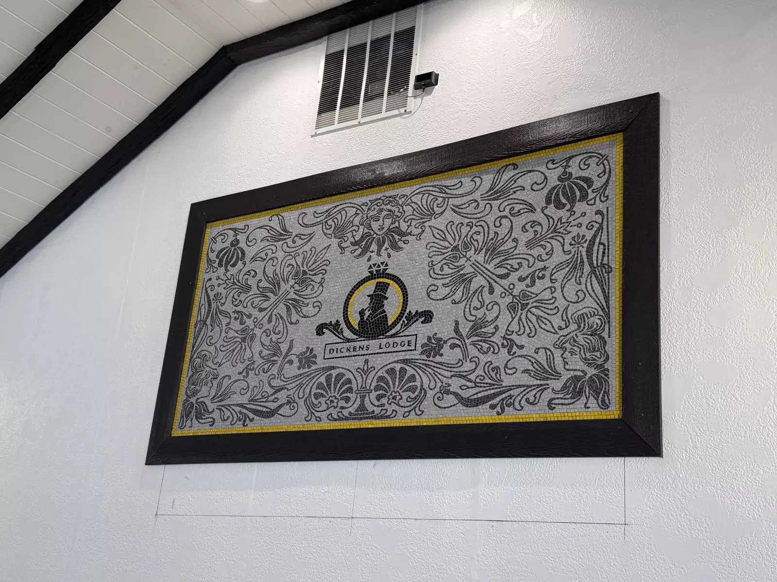 DICKENS LODGE