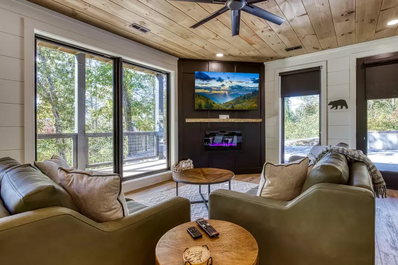 WANDERIN' BEAR LODGE