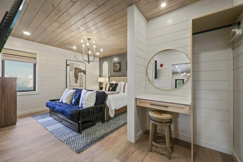 SPLASHIN' ON TOP OF THE WORLD