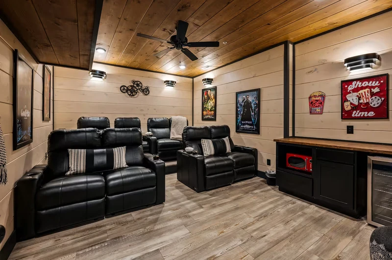LAZY BEAR AT SMITH CREEK