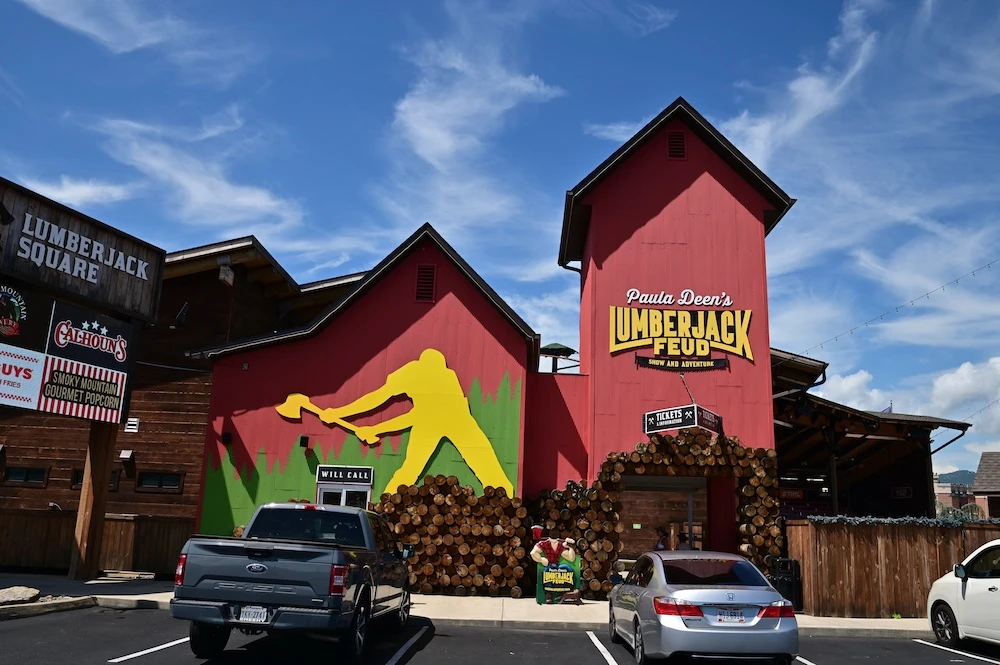 Paula Deen's Lumberjack Feud Supper Show in Pigeon Forge