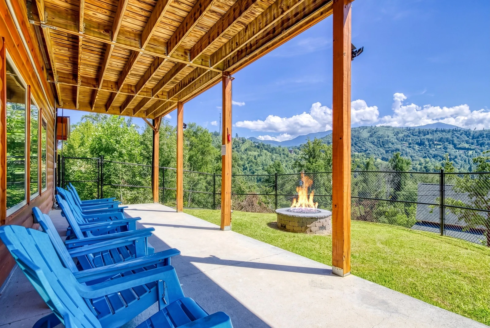 MOUNTAIN VIEW POOL LODGE