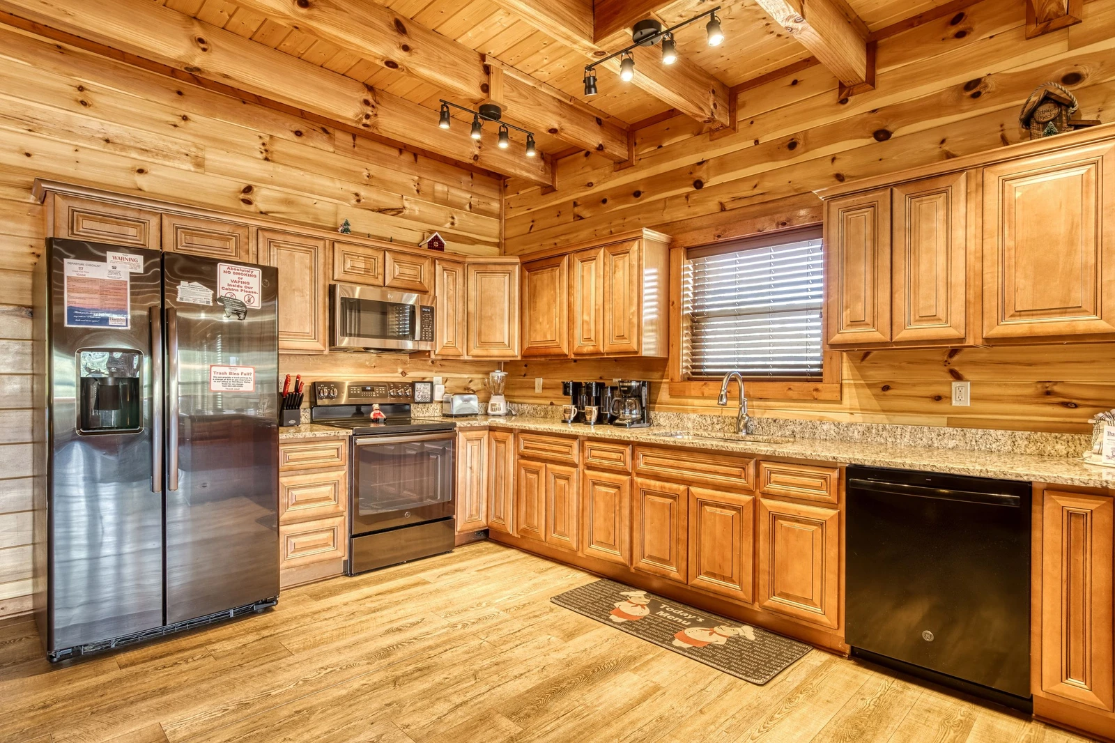 MOUNTAIN VIEW POOL LODGE