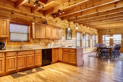 MOUNTAIN VIEW POOL LODGE