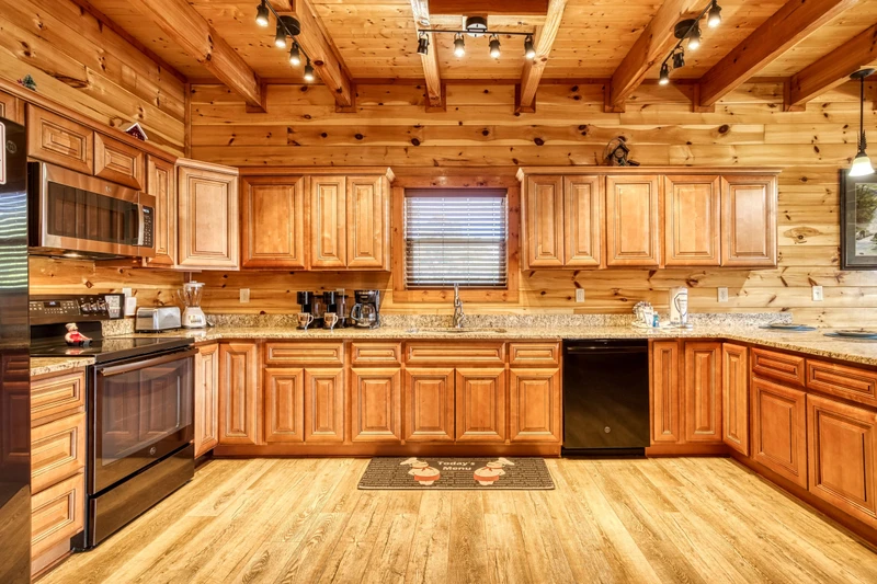 MOUNTAIN VIEW POOL LODGE