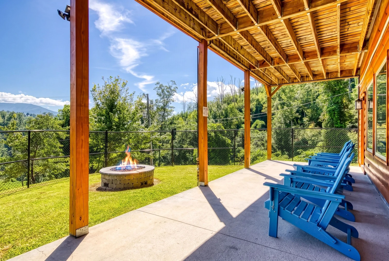 MOUNTAIN VIEW POOL LODGE