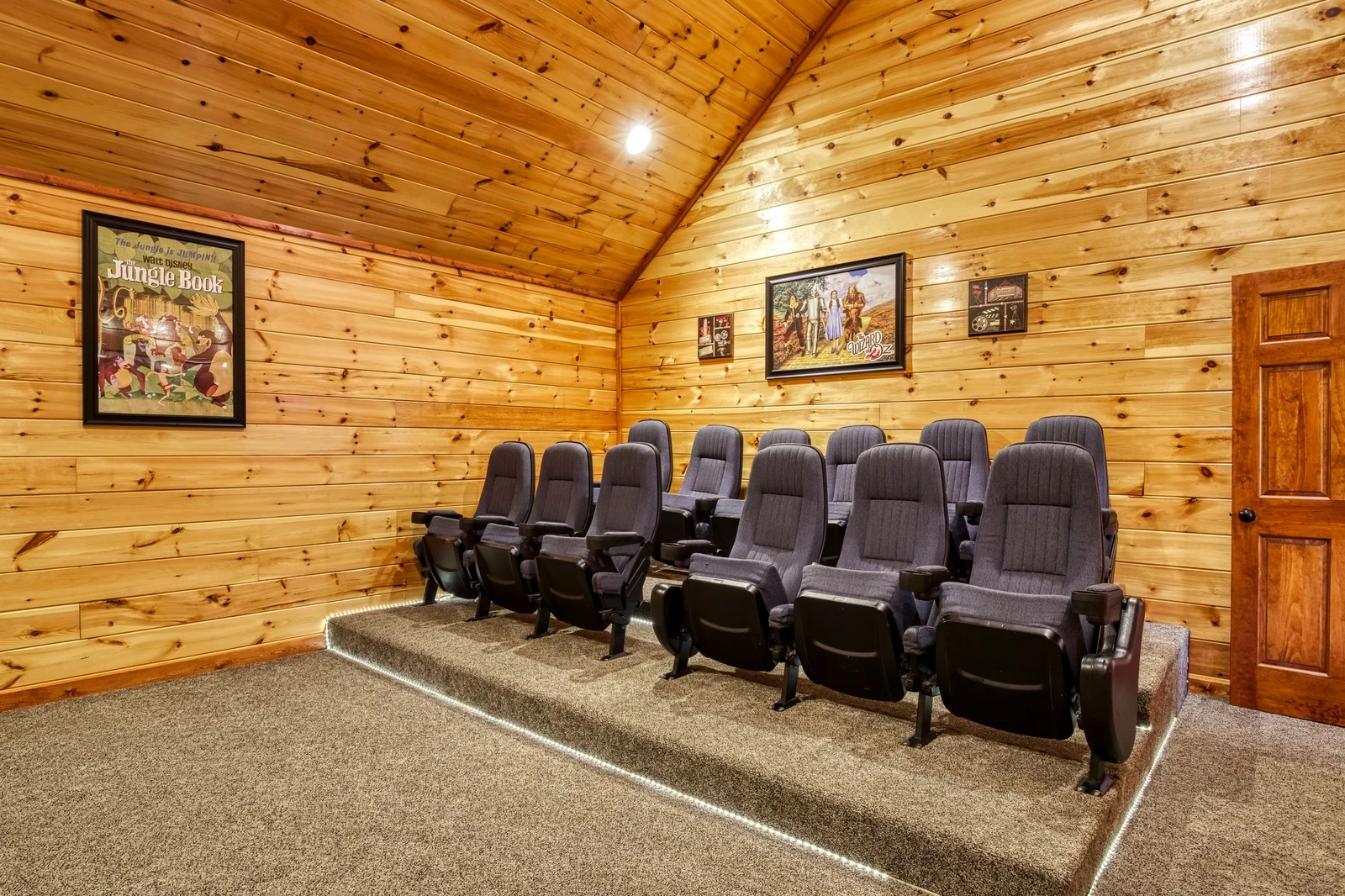 MOUNTAIN VIEW POOL LODGE