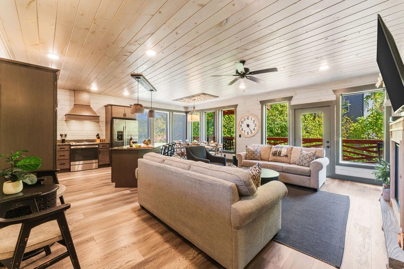 BEAR CREEK LODGE