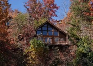 Beautiful_Smoky_Mountain_cabin_surrounded_by_fall_colors