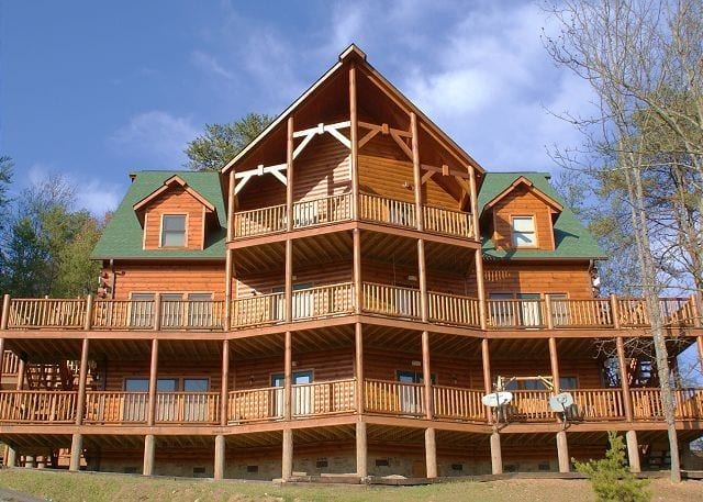 Enormous large group cabin in Smoky Mountains