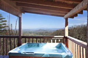 hot tub on deck of moonlight & roses cabin