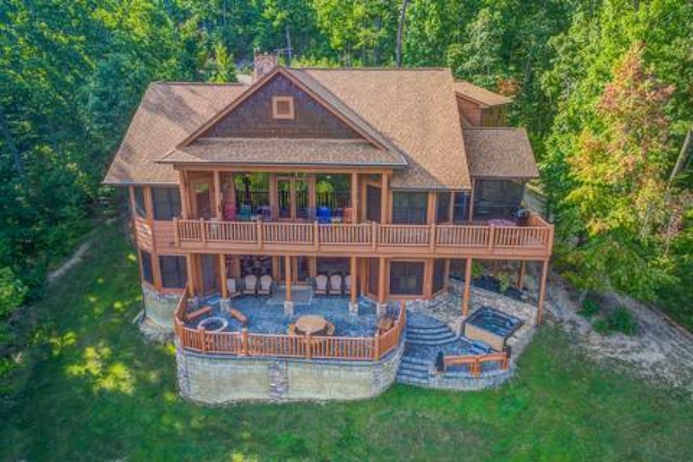 4 Perks Of Staying In One Of Our 5 Bedroom Cabins In Gatlinburg